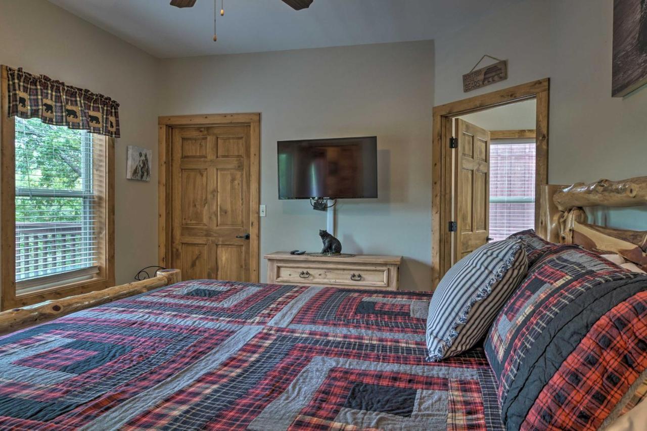Branson West Cabin With Pool Access And Golfing Extérieur photo