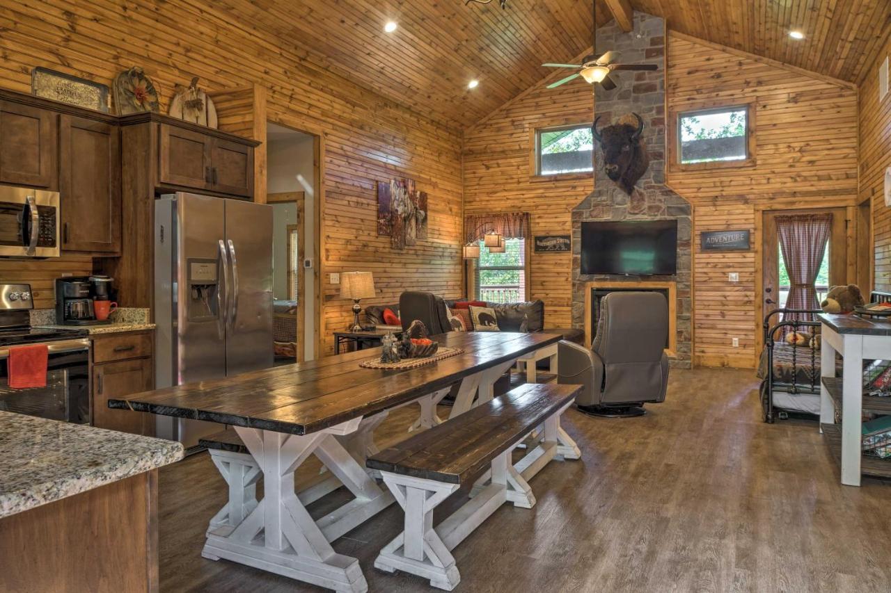 Branson West Cabin With Pool Access And Golfing Extérieur photo