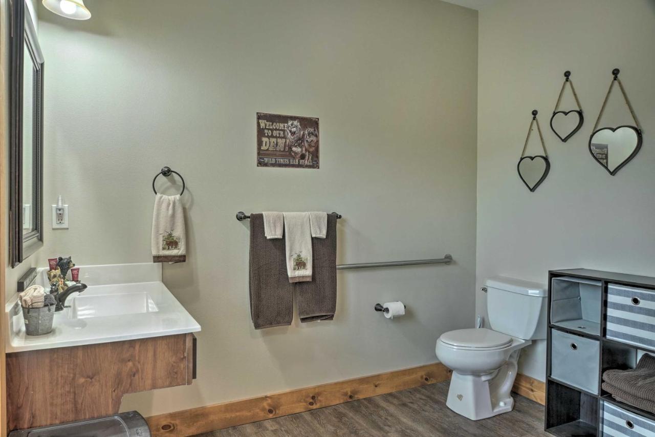 Branson West Cabin With Pool Access And Golfing Extérieur photo